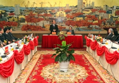 ທ່ານ​ປະທານ​ສະພາ​ແຫ່ງ​ຊາດ ຫງວຽນ​ຊິງຮຸ່ງເຮັດວຽກ ກັບນະຄອນ ຫາຍຟອງ